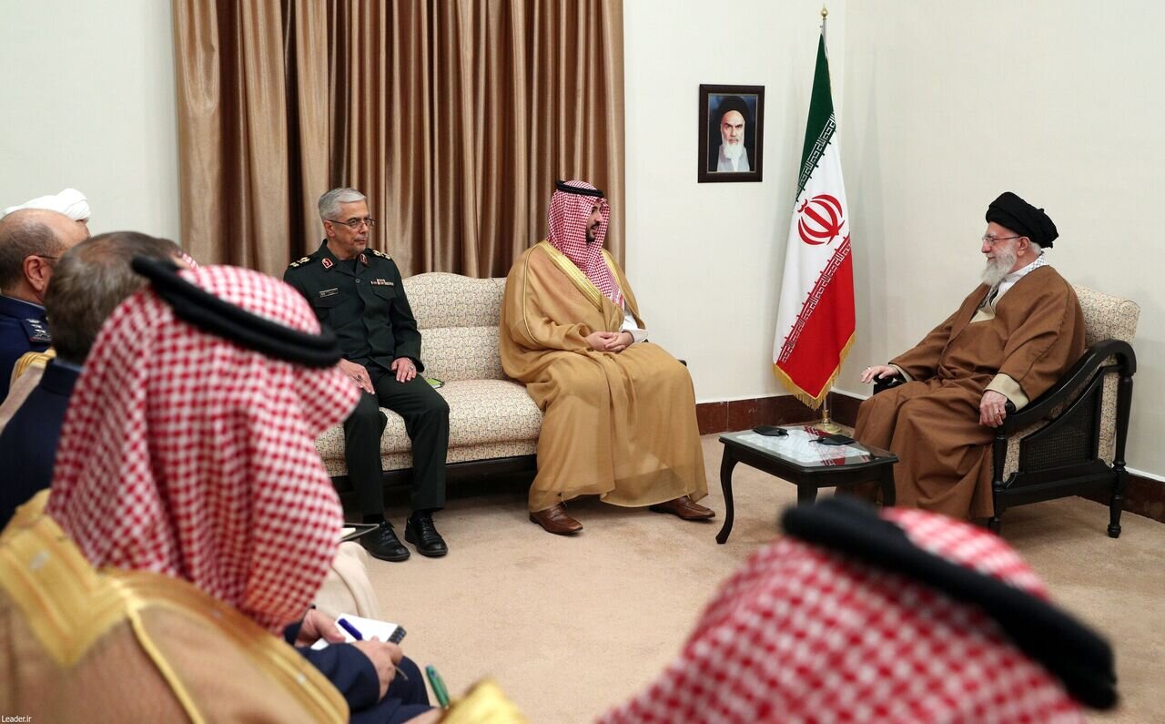اظهار خرسندی فراوان خالد بن سلمان از دیدار با رهبر انقلاب | با دستورکار همکاری در تمام زمینه‌ها به تهران آمده‌ام